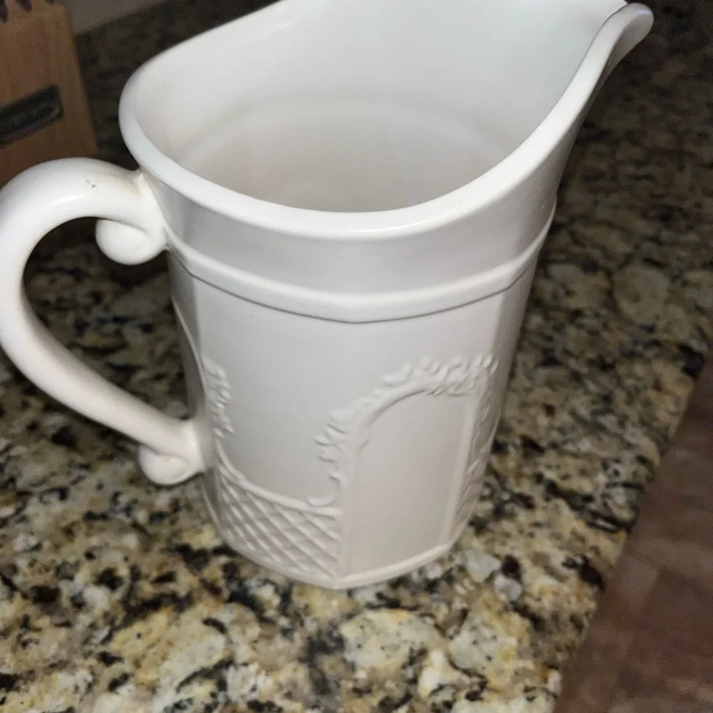 Pfaltzgraff Cream/white  Pitcher 7.5 tall